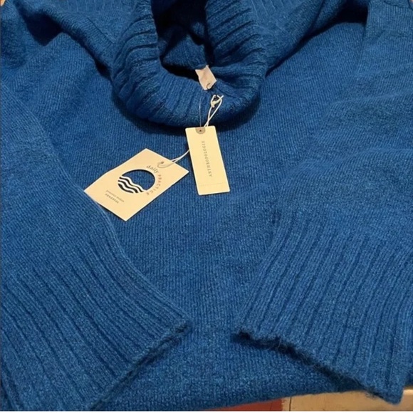 All Anthro lovers this is the Perfect winter sweater dress - Picture 4 of 5